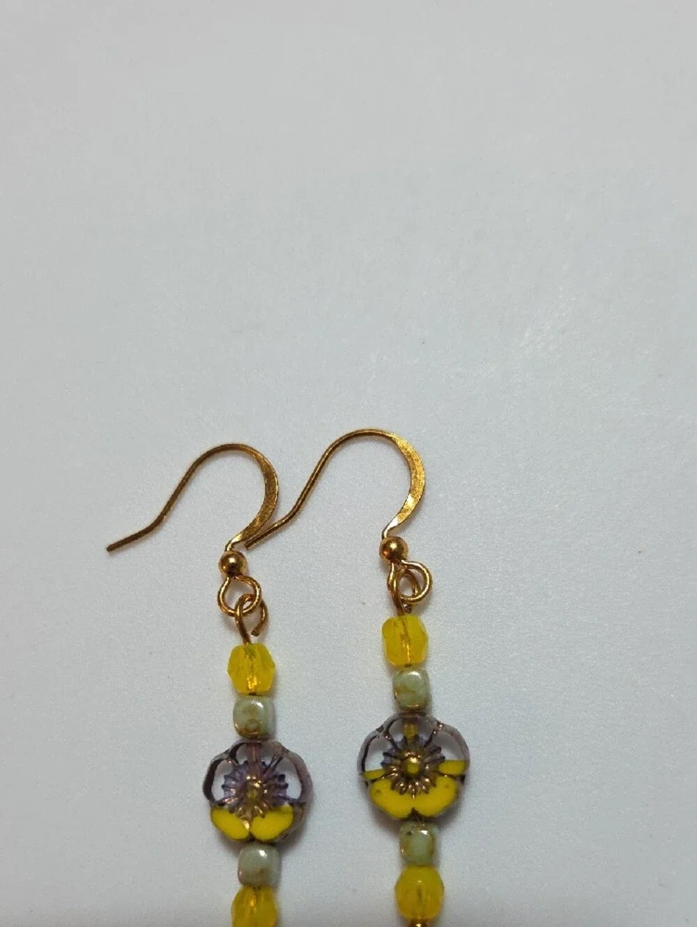 New Czech Glass Yellow Floral Bead Dangle Earrings Gold Tone Handmade Artisan‎
